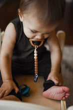 The Luxie Pacifier Clip | Natural Brown - LUXE + RO