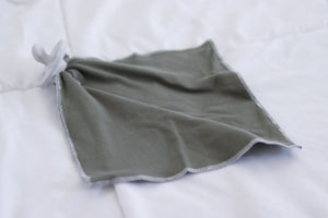 Pacifier Snap Blanket | Green Lovey - LUXE + RO