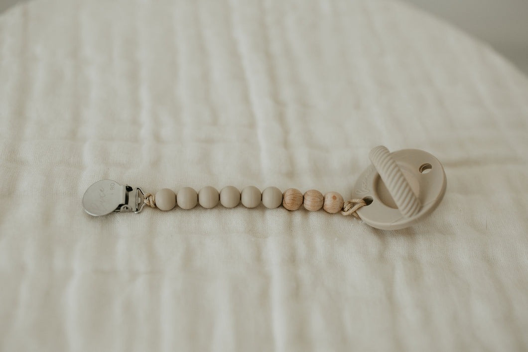 The Luxie Pacifier Clip | Oat - LUXE + RO