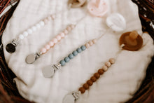The Luxie Pacifier Clip | White - LUXE + RO